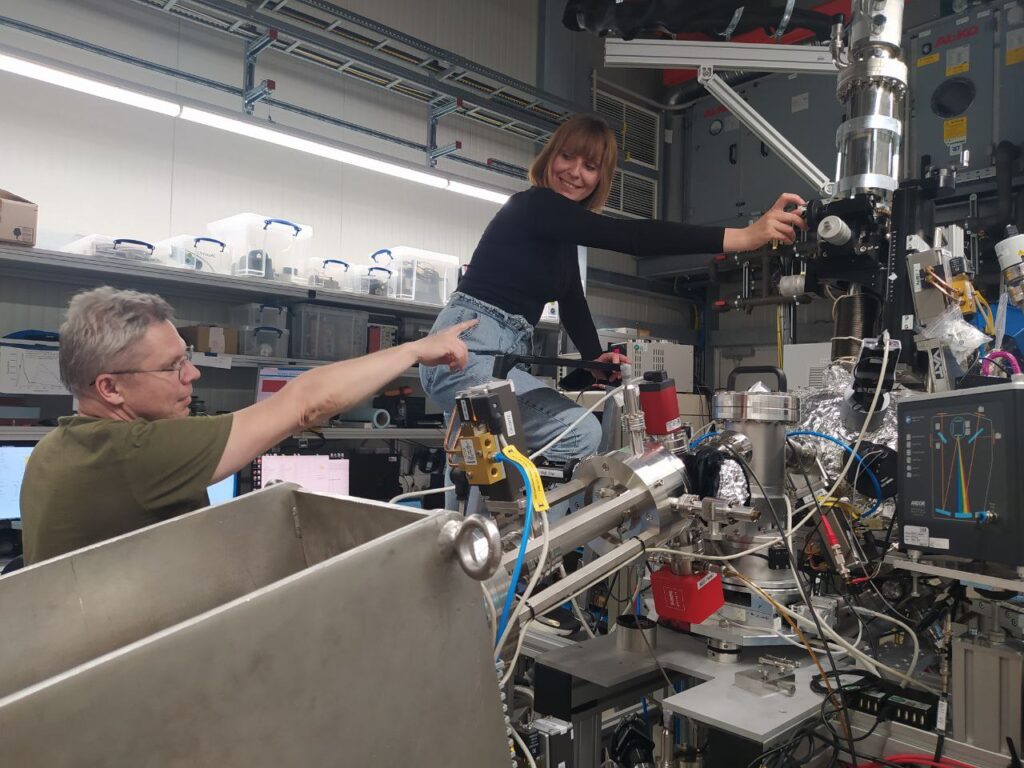 Valentyna during her stay at beamline P66 at PETRA III 