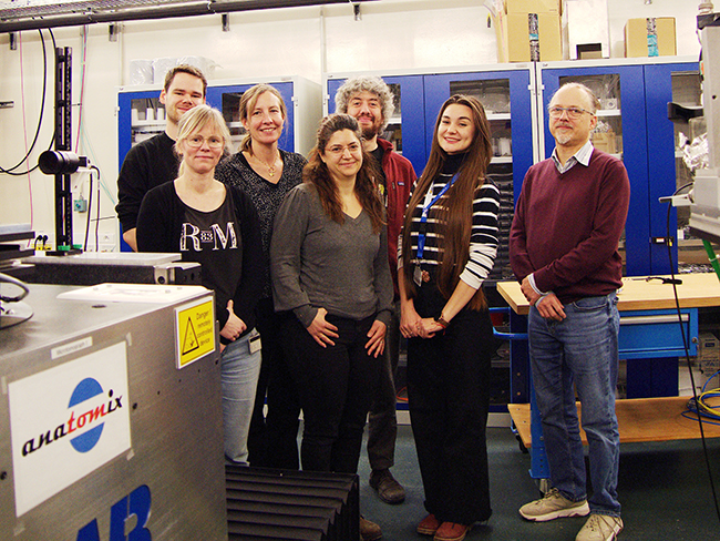 From left to right: Benjamin Van Dijk (Lund University, Sweden), Elna Lampei (Lund University, Sweden), Karin Tran Lundmark (Lund University, Sweden), Ceren Mutgan Redolfi (Lund University, Sweden), Nicolò Peruzzi (Lund University, Sweden), Aleksandra Krajcer, and Timm Weitkamp (Synchrotron SOLEIL, France).